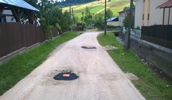 Pokládka asfaltu - cesta k novému cintorínu, ploch